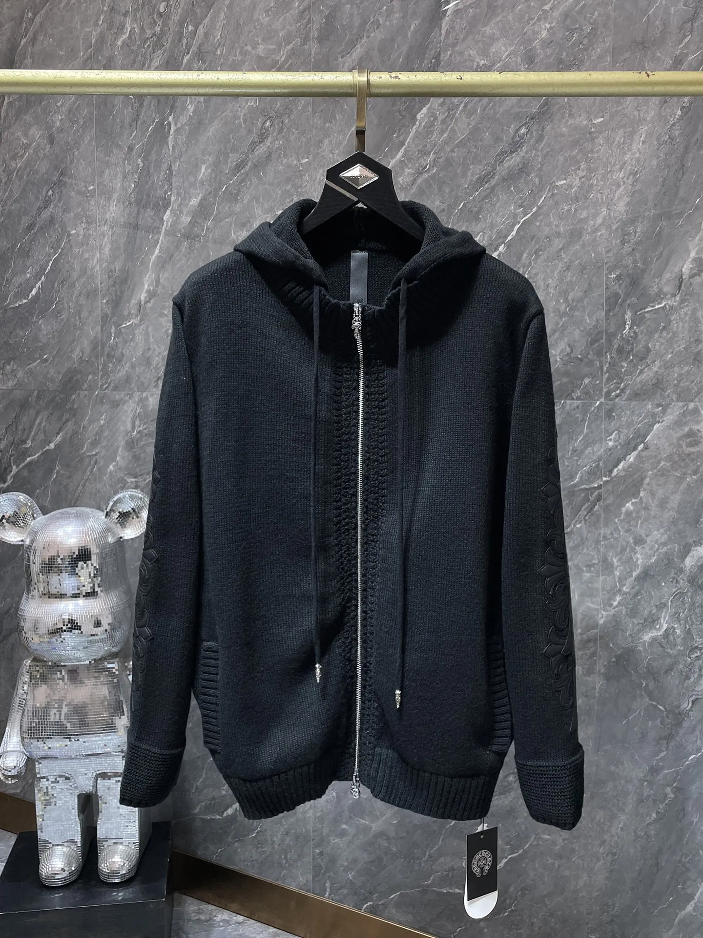 P296 Chrome Hearts Autumn and Winter Sweater Series The same style zipper sweater as the official website. Cross-pattern leather on both arms. Selected high-quality wool and 100% cotton knitted fabric. Not an ordinary version on the market! ! Recommended color: black Size: S, M, L, XL